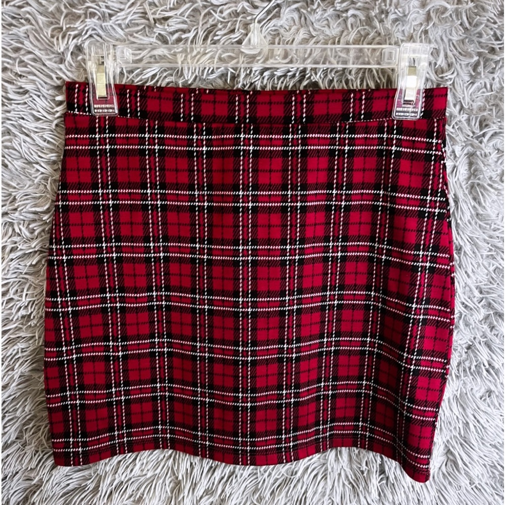 red , black , and white plaid mini pencil skirt ❤️🖤🤍